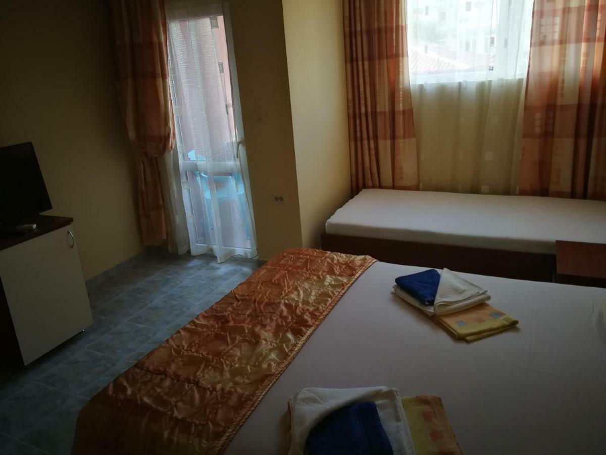 Femili Hotel Diveda Sveti Vlas Exteriör bild